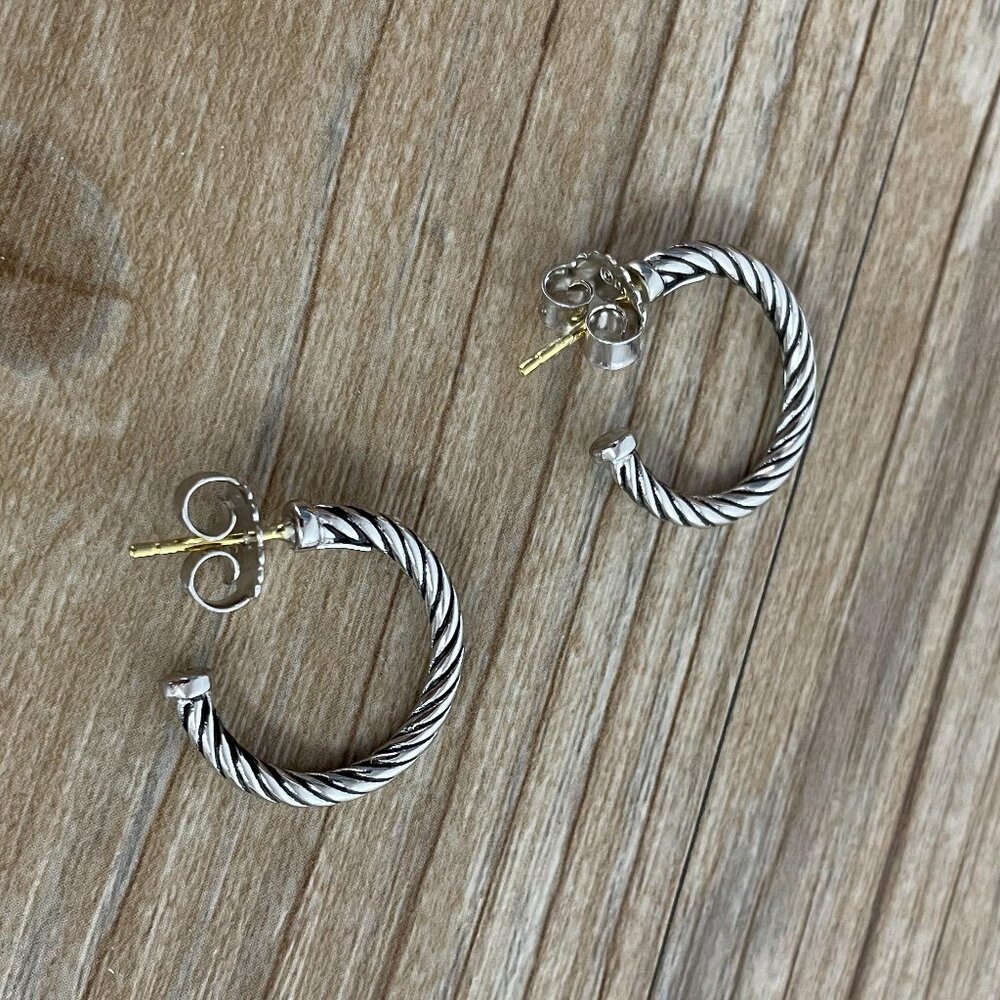 David Yurman Sculpted Cable Hoop Earrings in 925 Sterling Silver - Picture 4 of 7